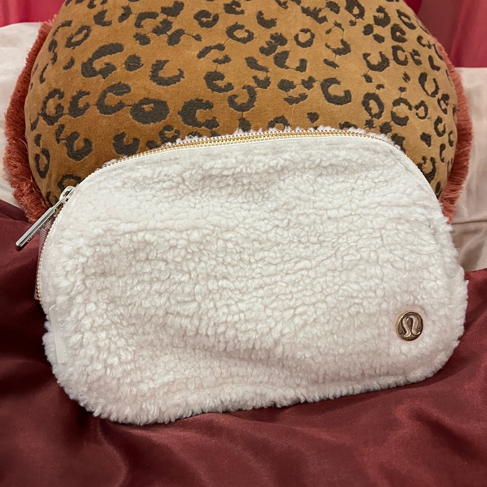 lululemon athletica White Sherpa Bag
